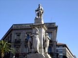 カターニア Catania ベッリーニの像